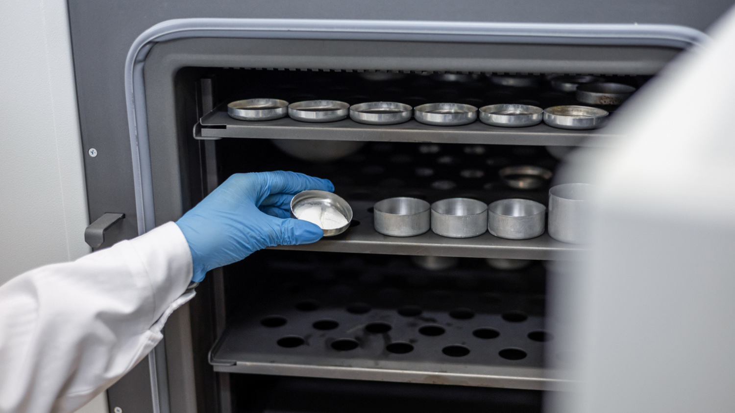 uses-vacuum-oven-laboratories-industrial-usa-lab.png