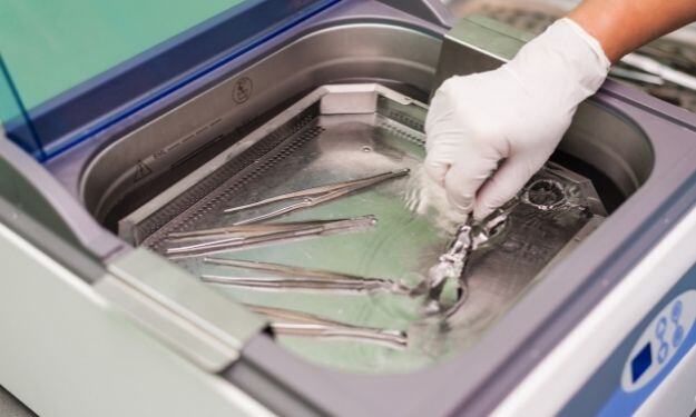 Ultrasonic Cleaner Uses in Laboratory