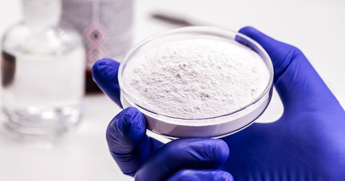 Choosing Between Adsorbents, Powders, & Filtration Media for Filtration and Separation