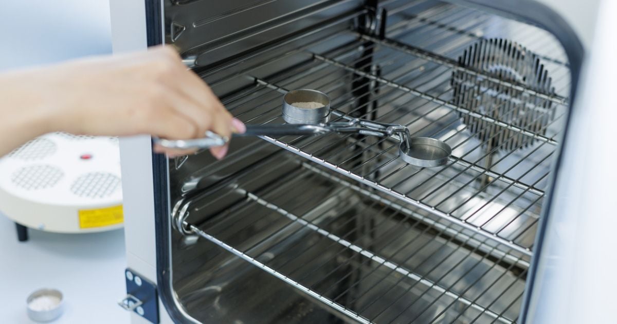 Drying Ovens vs Incubators: When Temperature Alone Isn’t Enough